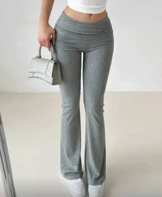 Pantalón chándal acampanado gris