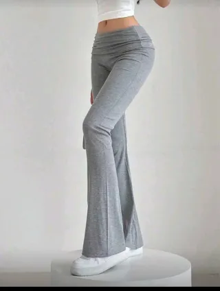 Pantalón chándal acampanado gris