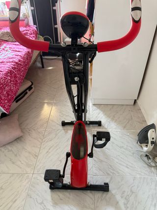 Bicicleta Estática Roja