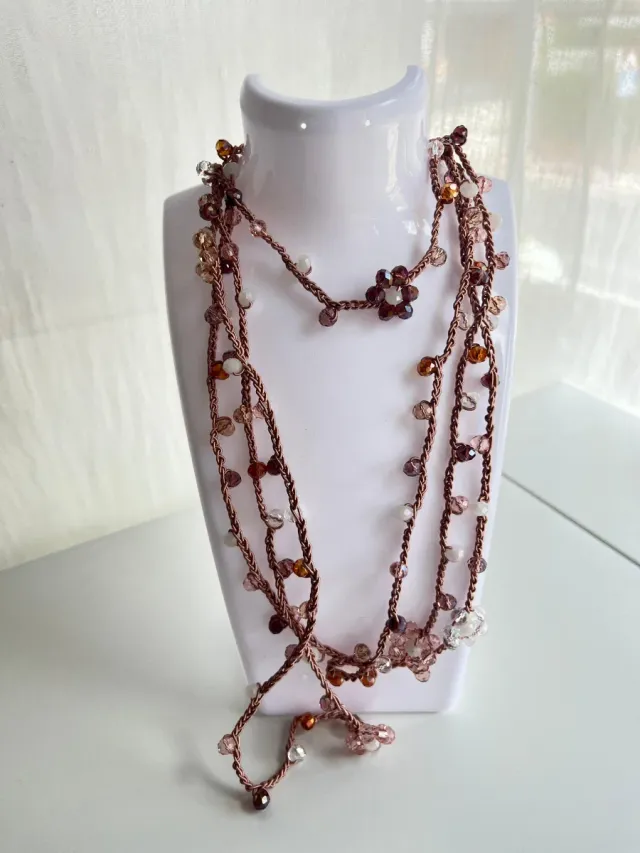 Collar de mil vueltas con flores