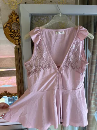 Camiseta rosa encaje volantes 