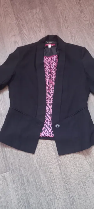 Americana corta Bershka negra Talla S