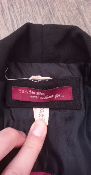 Americana corta Bershka negra Talla S