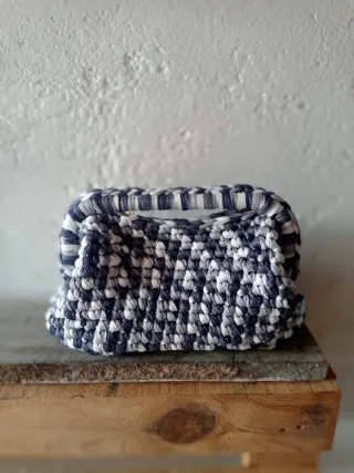 Borsa clutch uncinetto grigio e bianco