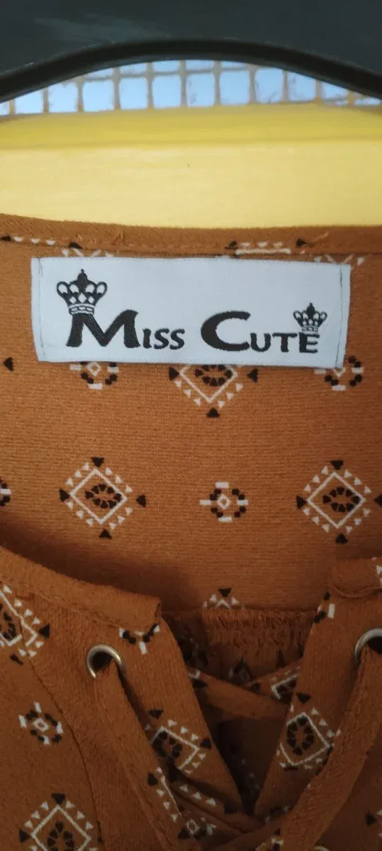 Camisa Miss Cute mujer marrón estampado