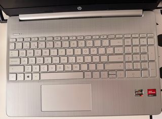 Portátil HP Ryzen 7 5700u 8GB RAM