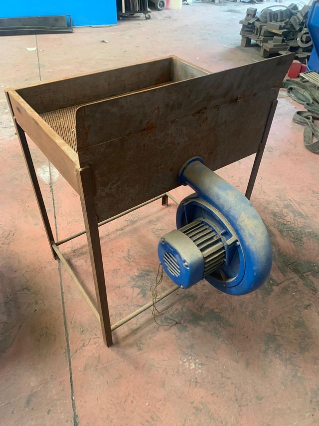 Fragua con motor soplador eléctrico