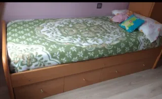 Colchón Viscoelástico y cama con amplia cajonera