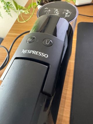 Cafetera Nespresso Essenza Mini Negra