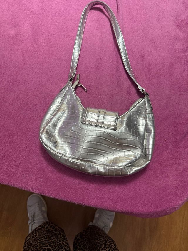 Bolso de mano plateado efecto piel