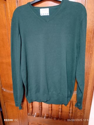 Jersey verde cuello pico