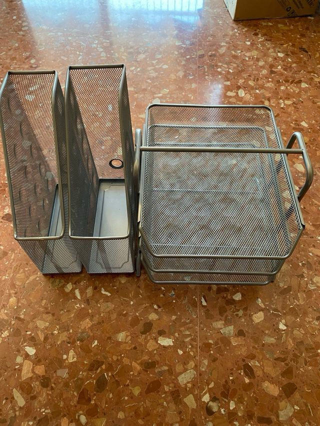 Organizador de escritorio metálico gris