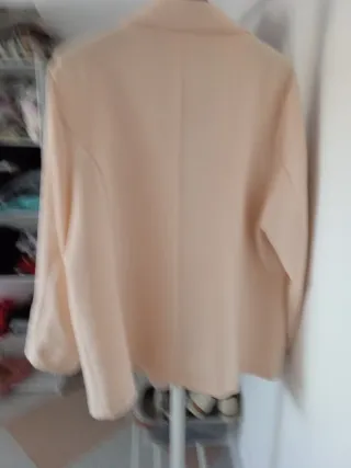 Blazer beige casual, cómoda para el día a dia