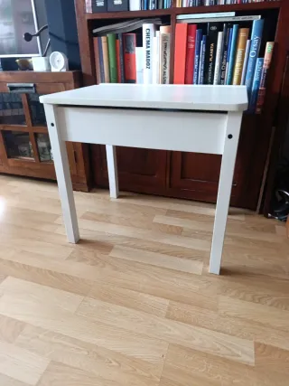 Escritorio infantil SUNDVIK Ikea con  silla
