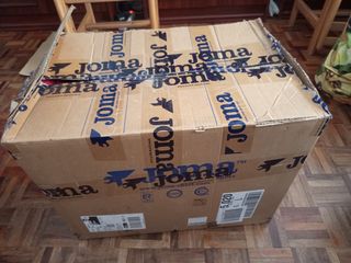 Ropa y zapatos variados 
