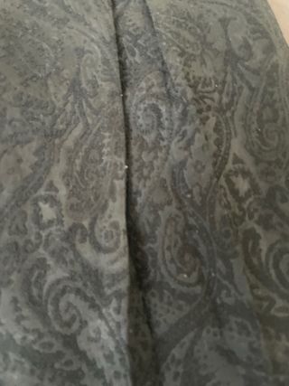 Falda negra con estampado paisley