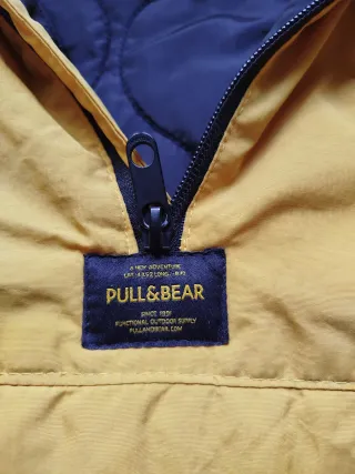 Chaqueta canguro Pull&Bear amarilla y negra
