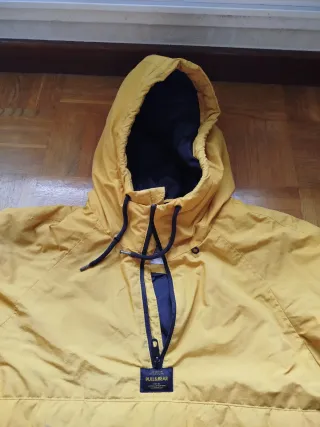 Chaqueta canguro Pull&Bear amarilla y negra