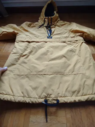 Chaqueta canguro Pull&Bear amarilla y negra