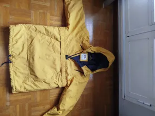 Chaqueta canguro Pull&Bear amarilla y negra