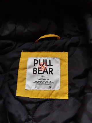 Chaqueta canguro Pull&Bear amarilla y negra
