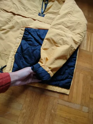 Chaqueta canguro Pull&Bear amarilla y negra