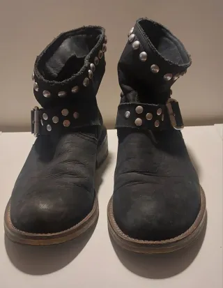 Stivaletti donna neri borchiati