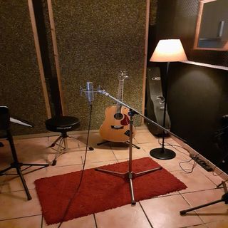 Se dan clases de guitarra en estudio Barcelona.