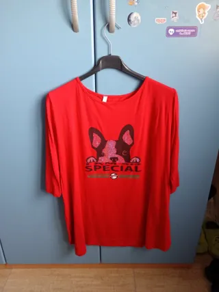 Maglia rossa con cane SPECIAL