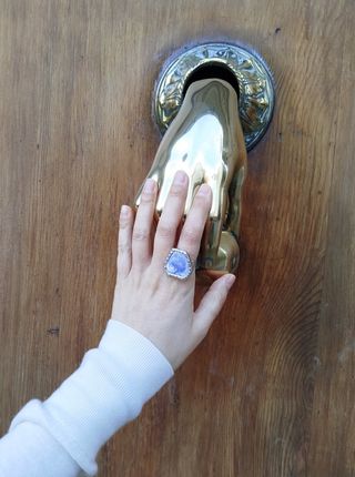 Anillo con árbol azul y blanco