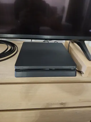 PS4 Slim 1TB + 2 mandos + juegos