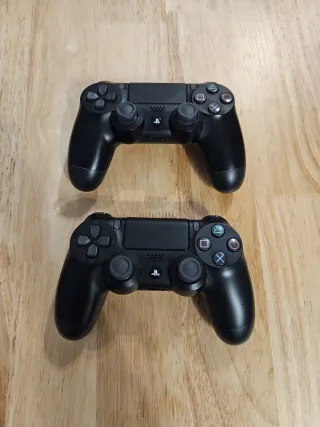 PS4 Slim 1TB + 2 mandos + juegos
