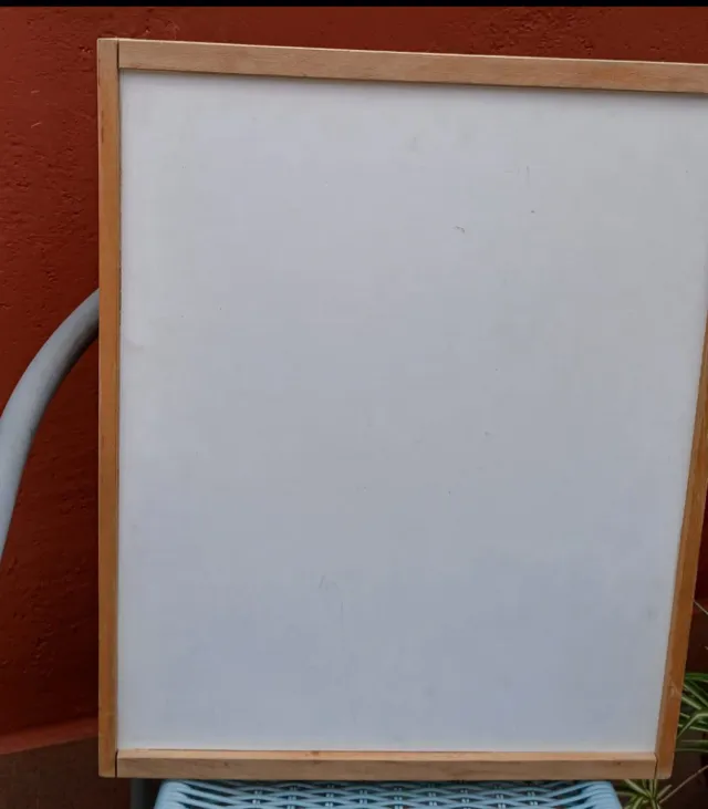 Vassoio in legno e formica.  Progettato da: CARLOS RIART.