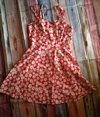 Vestido rojo flores margaritas nuevo