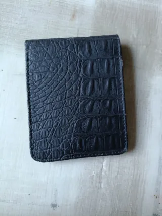 Billetera Pull&Bear efecto piel cocodrilo