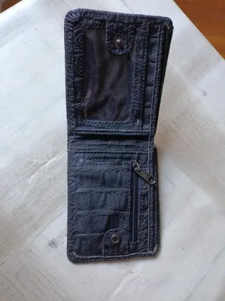 Billetera Pull&Bear efecto piel cocodrilo