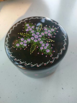 Portagioie vintage in legno decorata finemente