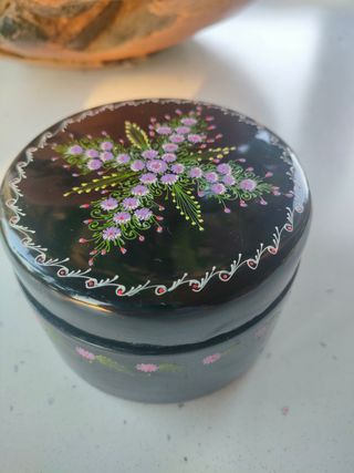 Portagioie vintage in legno decorata finemente