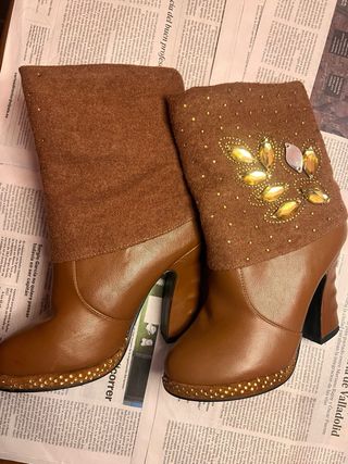 Botas de tacón con pedrería