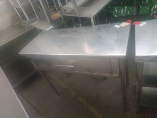 Mesa de acero con cajón 99
658746091