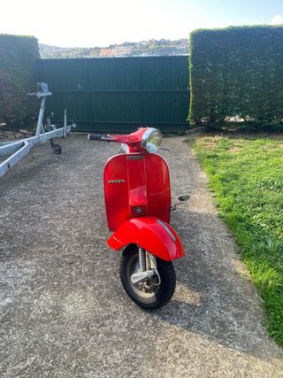 Vespa P200E 