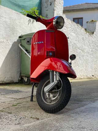 Vespa P200E 