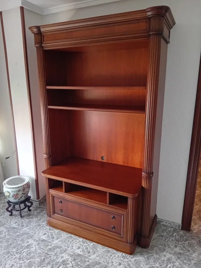 Mueble de madera para TV