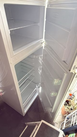 Nevera de dos puertas con diseño mármol
