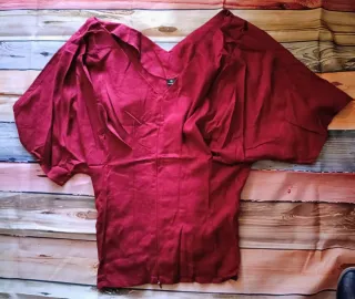 Blusa granate fluida escote pico