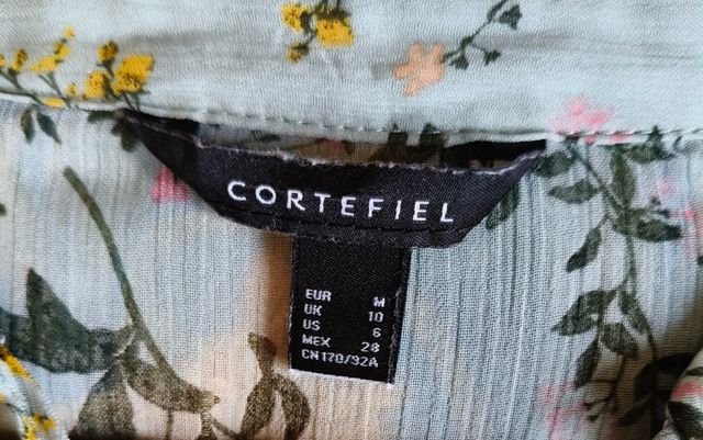 Vestido largo floral verde de Cortefiel.