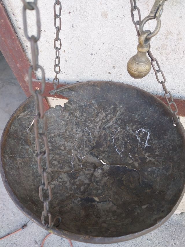 Antica bilancia in ottone