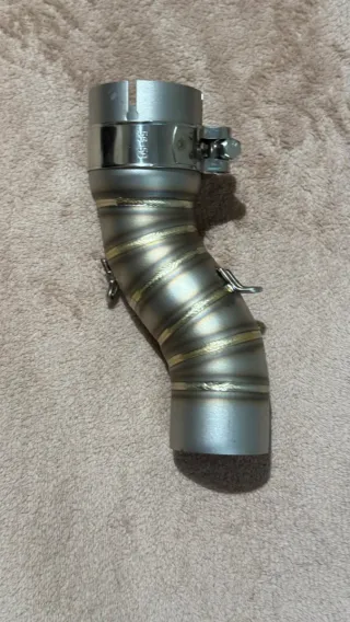 Tubo intermedio escape moto: entrada 51 mm / salida 60 mm Slip-On