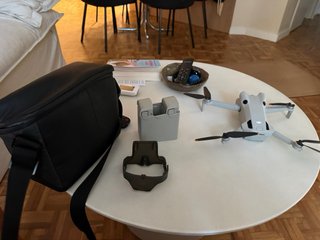 DJI Mini 4 Pro Drone. Sin mando/no controller.