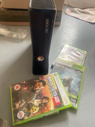 Xbox 360 + Giochi Mass Effect 2 e Halo 4 senzacavi